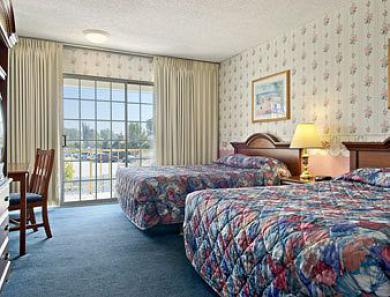 Travelodge By Wyndham Bakersfield Quarto foto